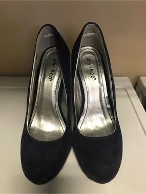 BAMBOO Navy Blue Suede Round-Toe Heels, Size 7